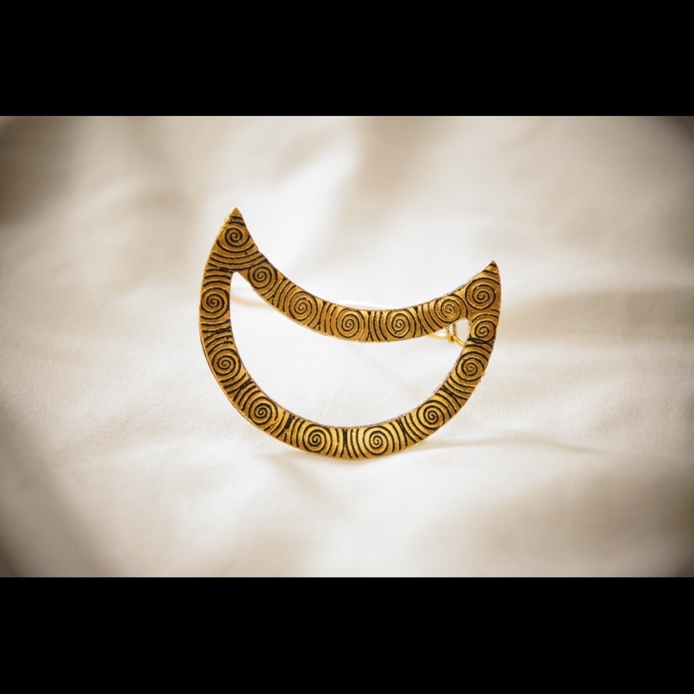 Vintage Geometric Alloy Moon Detailed Hair Clips - Picture 2 of 7